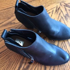 DV black booties size 6 1/2